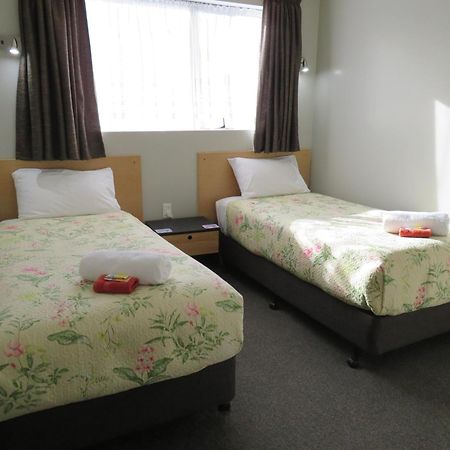 ביאנהיים Commodore Court Motel מראה חיצוני תמונה