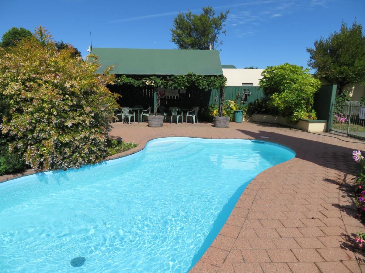 ביאנהיים Commodore Court Motel מראה חיצוני תמונה