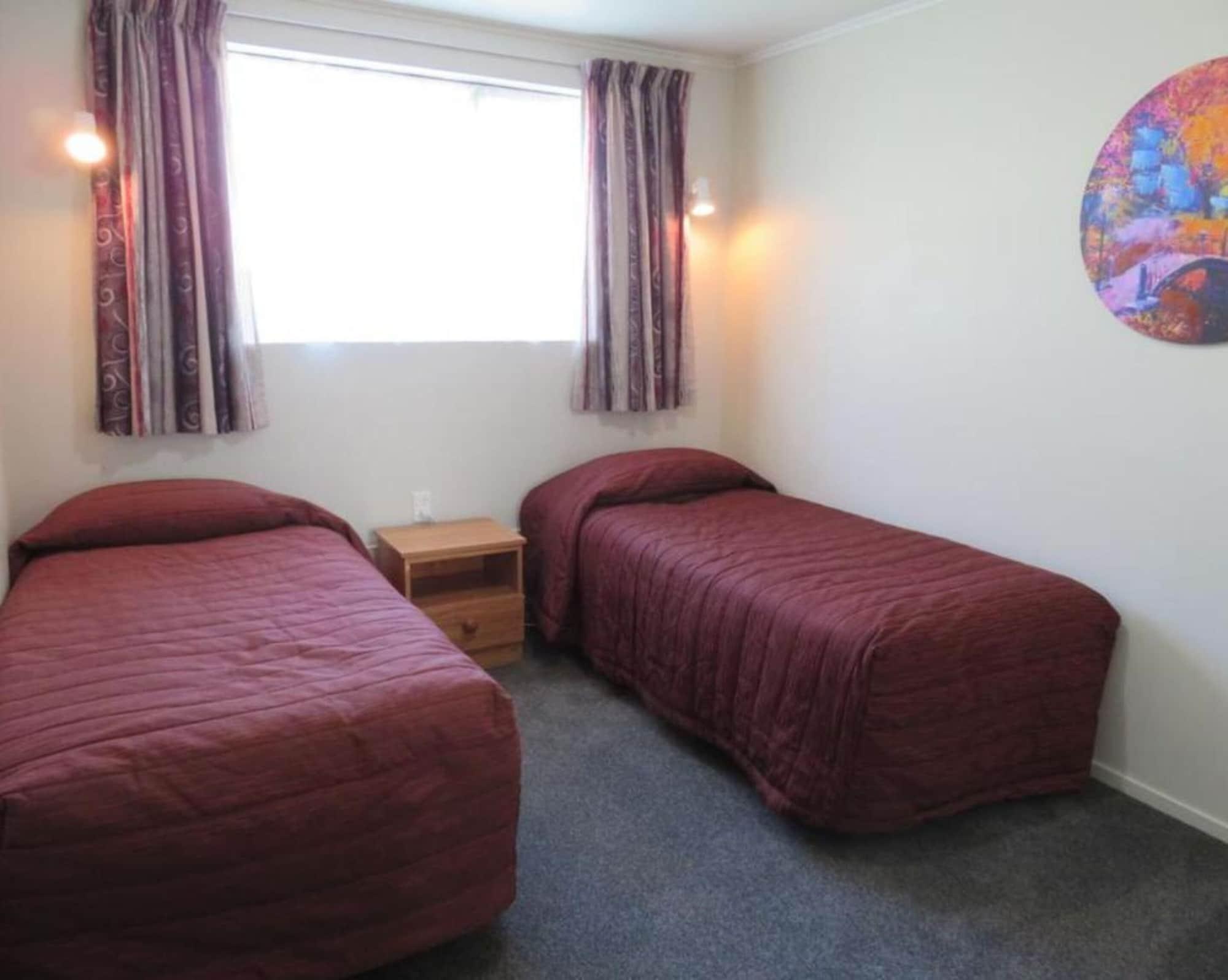 ביאנהיים Commodore Court Motel מראה חיצוני תמונה