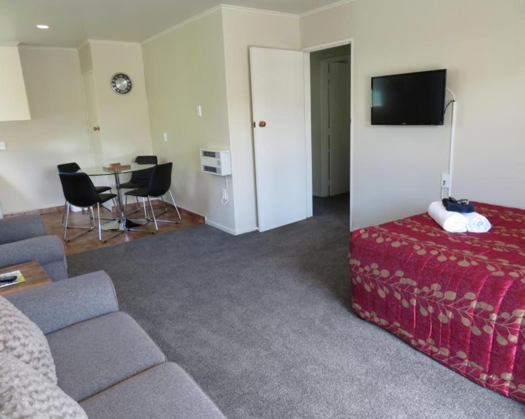ביאנהיים Commodore Court Motel מראה חיצוני תמונה