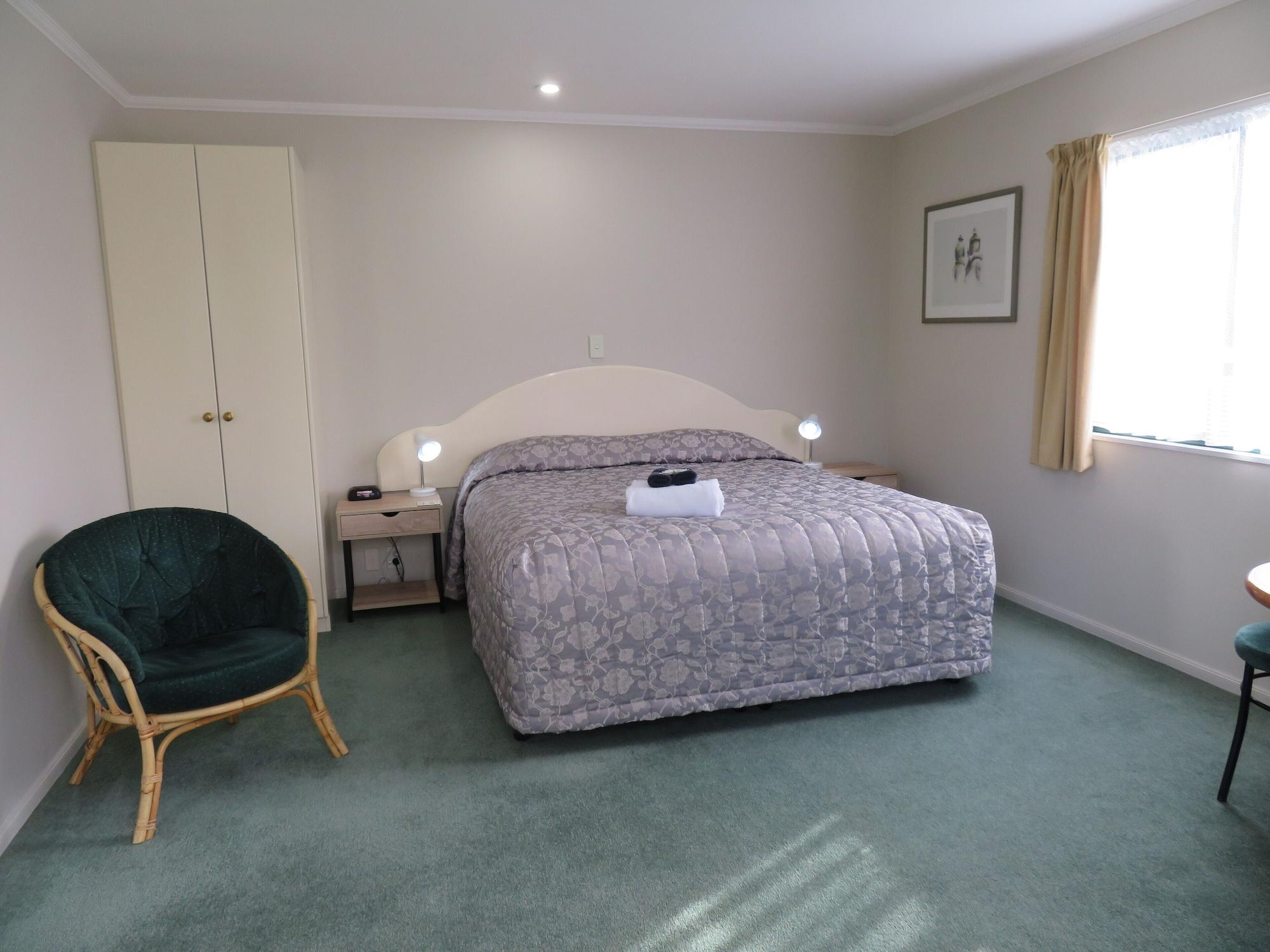 ביאנהיים Commodore Court Motel מראה חיצוני תמונה