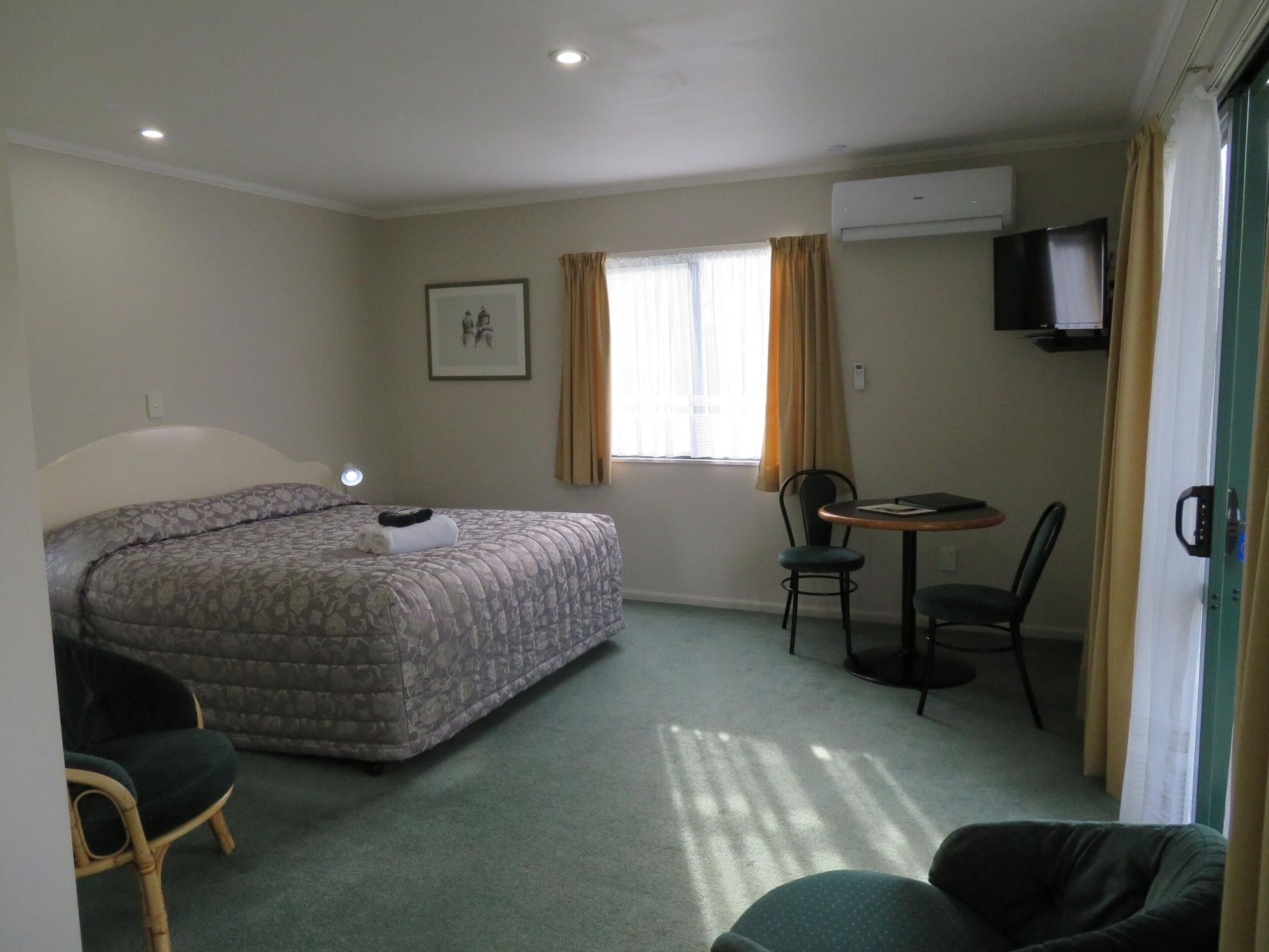 ביאנהיים Commodore Court Motel מראה חיצוני תמונה