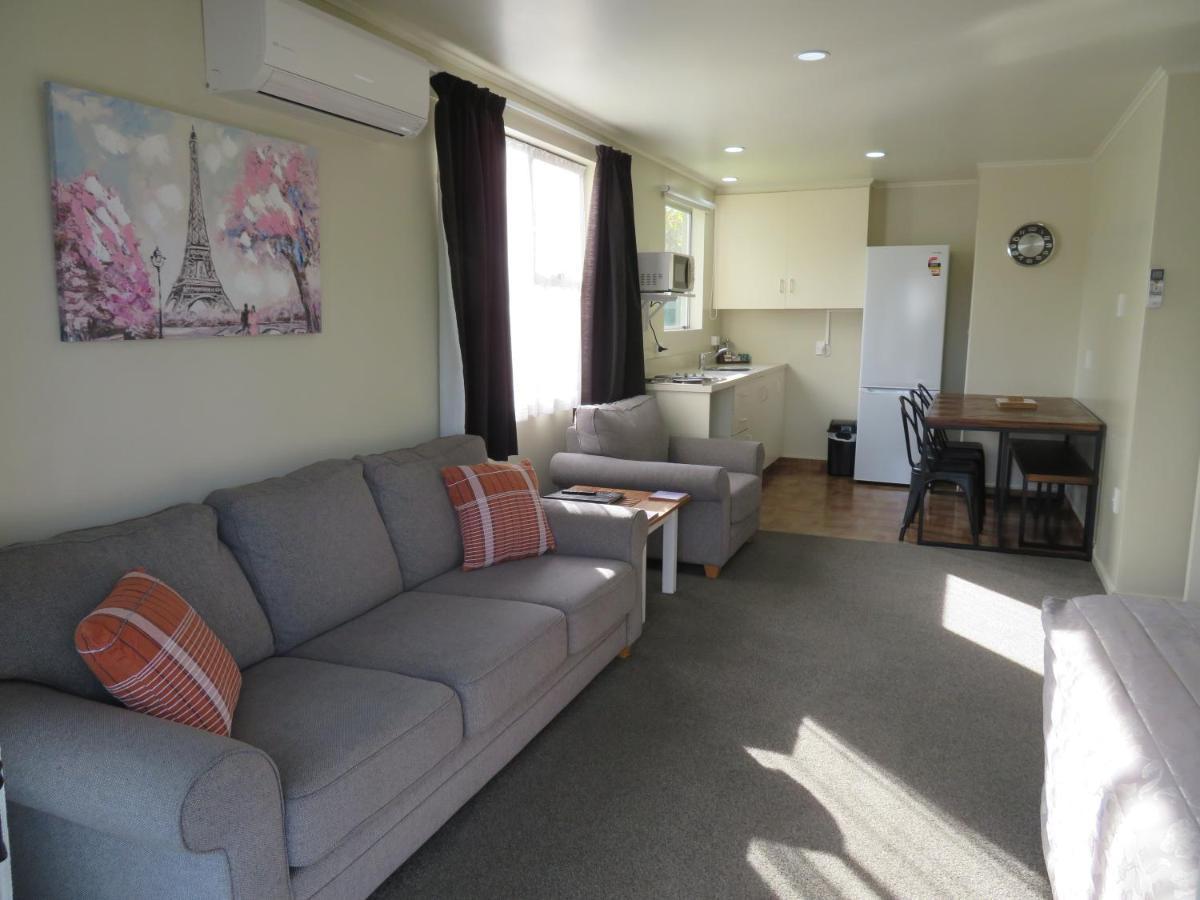ביאנהיים Commodore Court Motel מראה חיצוני תמונה