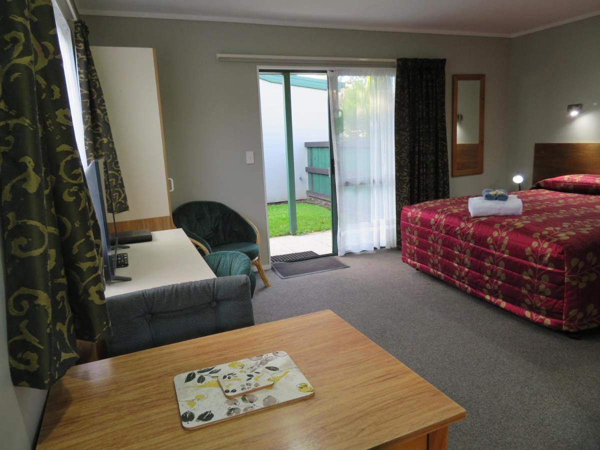 ביאנהיים Commodore Court Motel מראה חיצוני תמונה