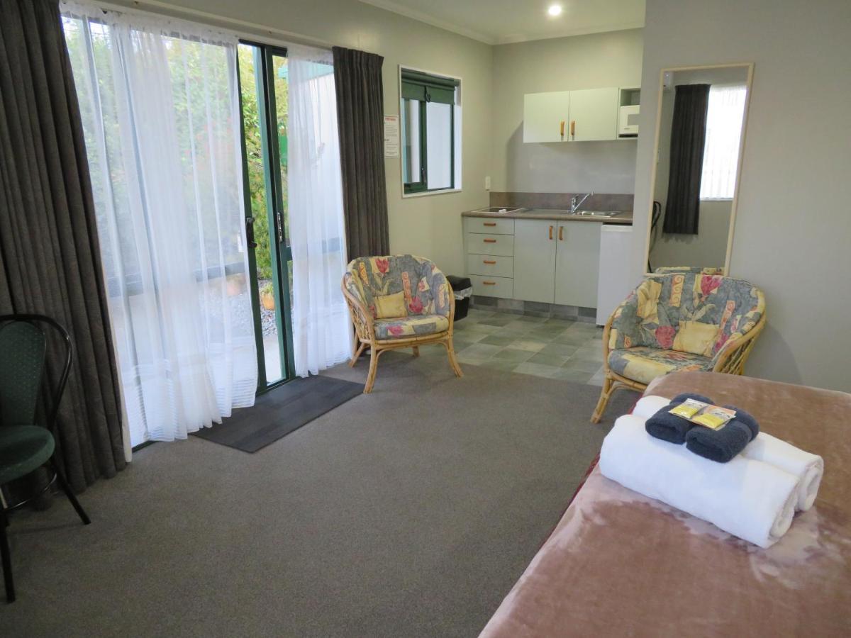 ביאנהיים Commodore Court Motel מראה חיצוני תמונה