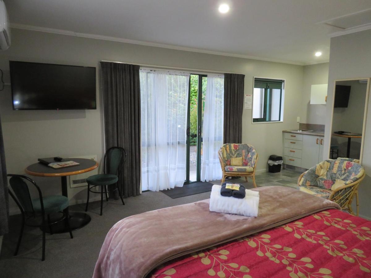 ביאנהיים Commodore Court Motel מראה חיצוני תמונה