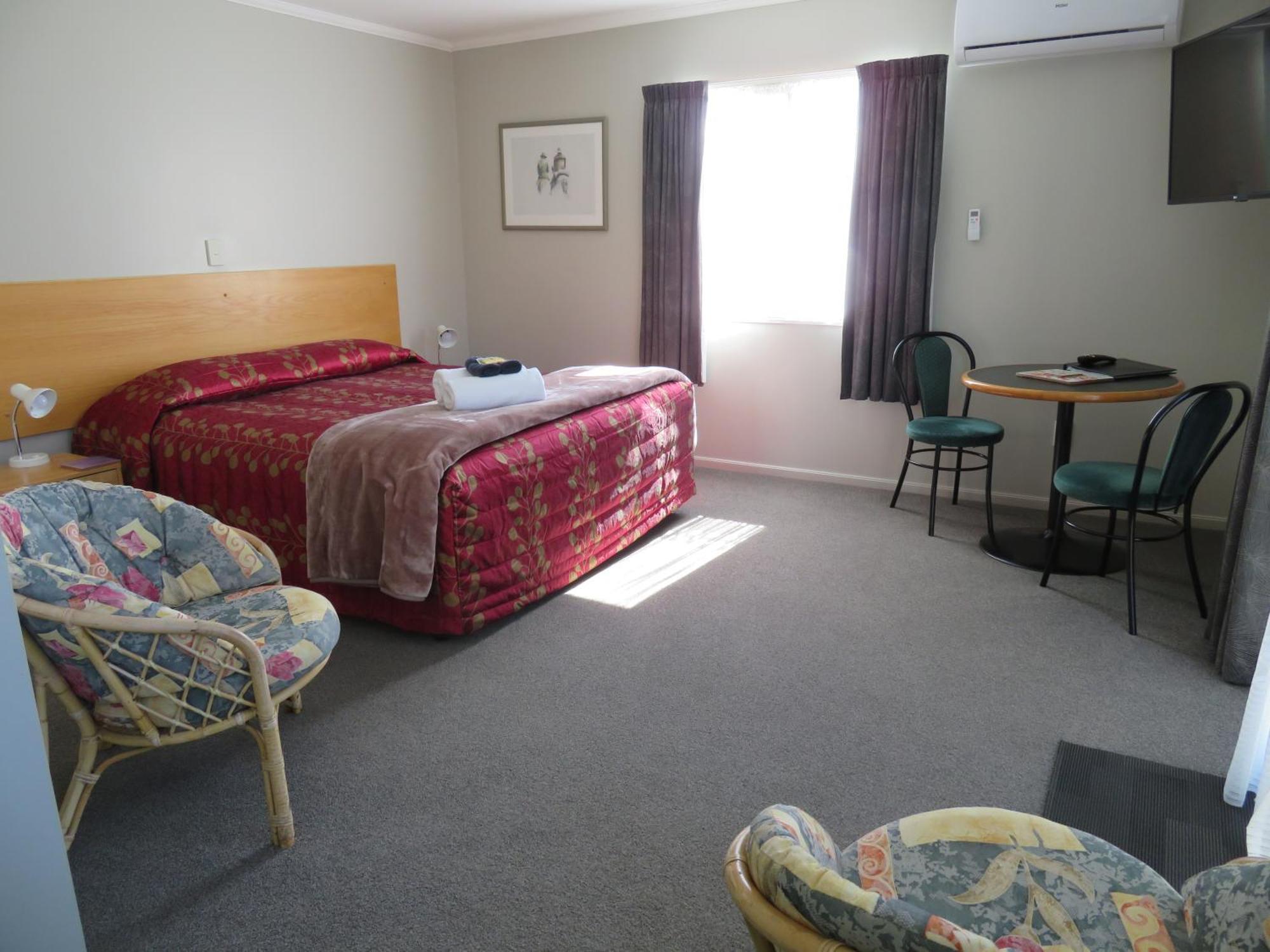ביאנהיים Commodore Court Motel מראה חיצוני תמונה