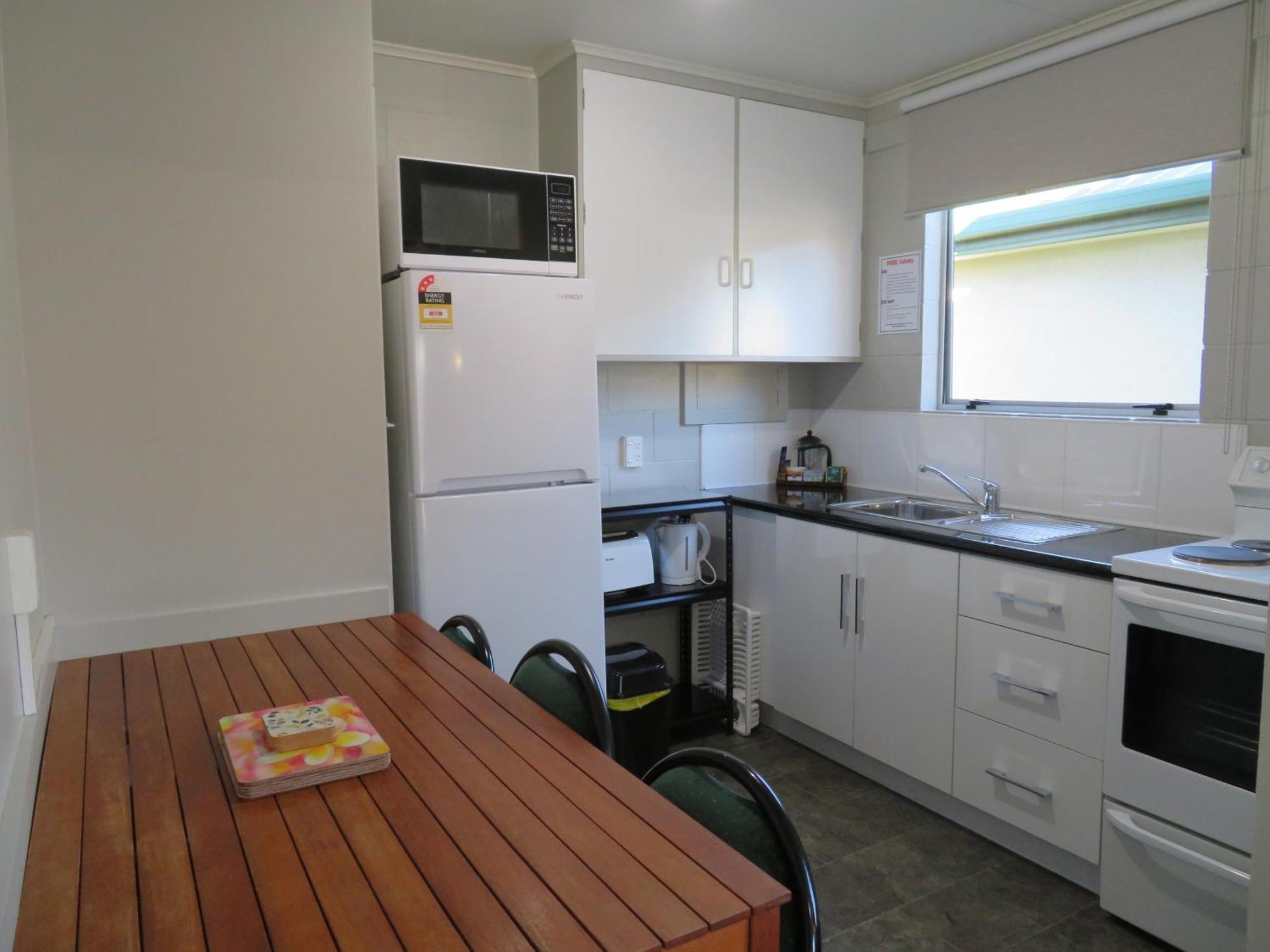 ביאנהיים Commodore Court Motel מראה חיצוני תמונה
