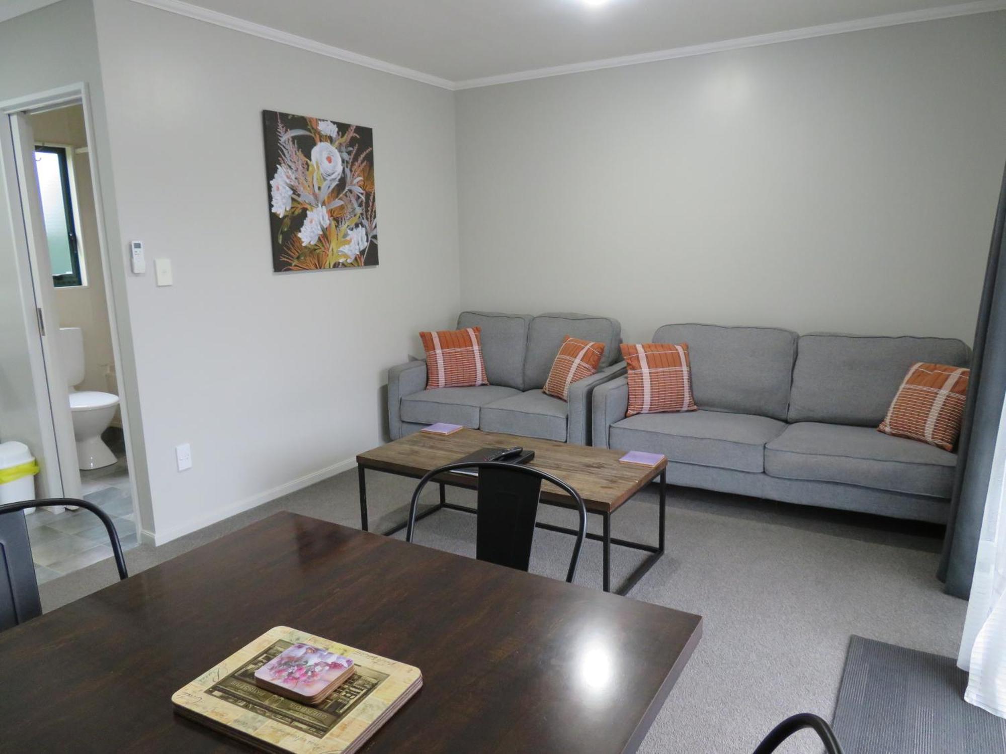 ביאנהיים Commodore Court Motel מראה חיצוני תמונה