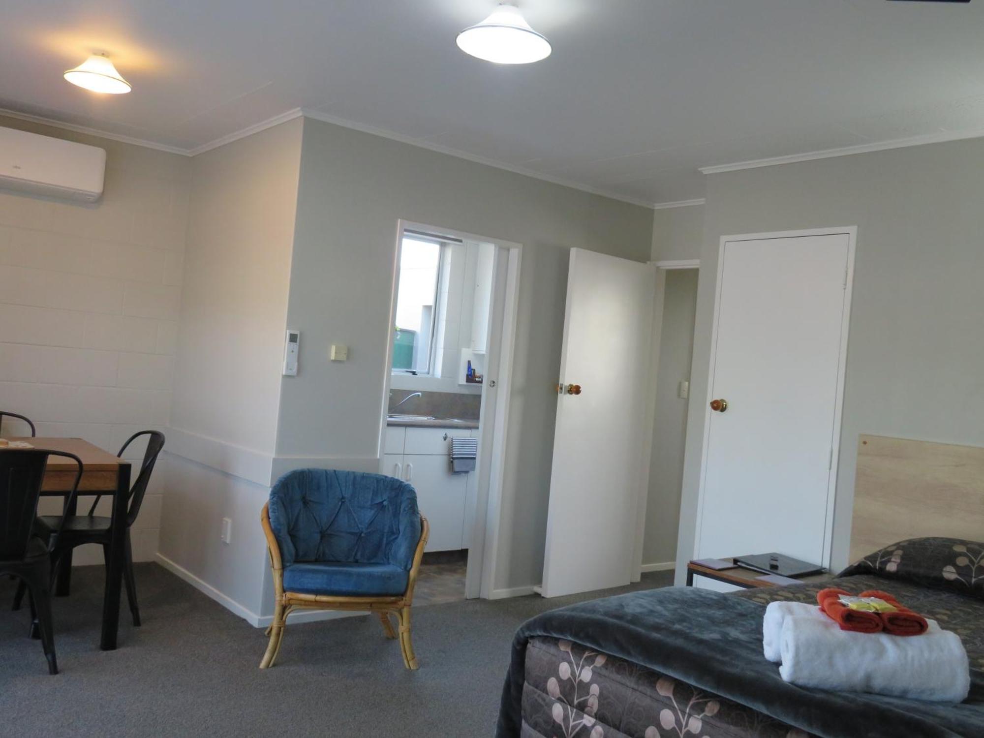 ביאנהיים Commodore Court Motel מראה חיצוני תמונה
