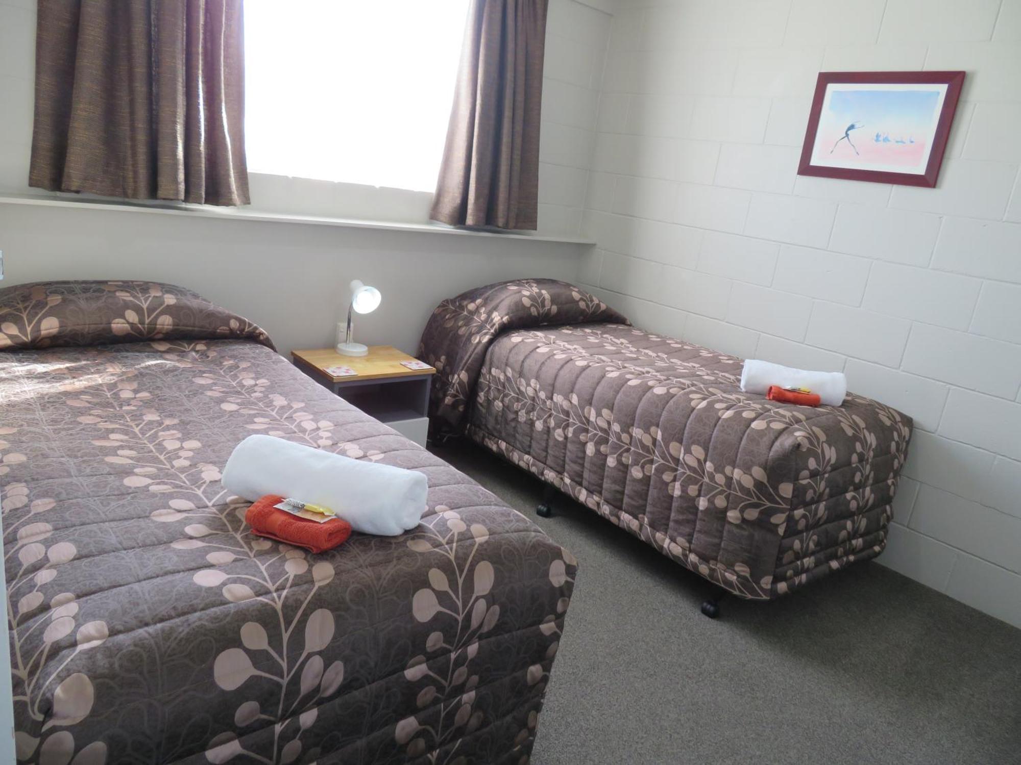 ביאנהיים Commodore Court Motel מראה חיצוני תמונה