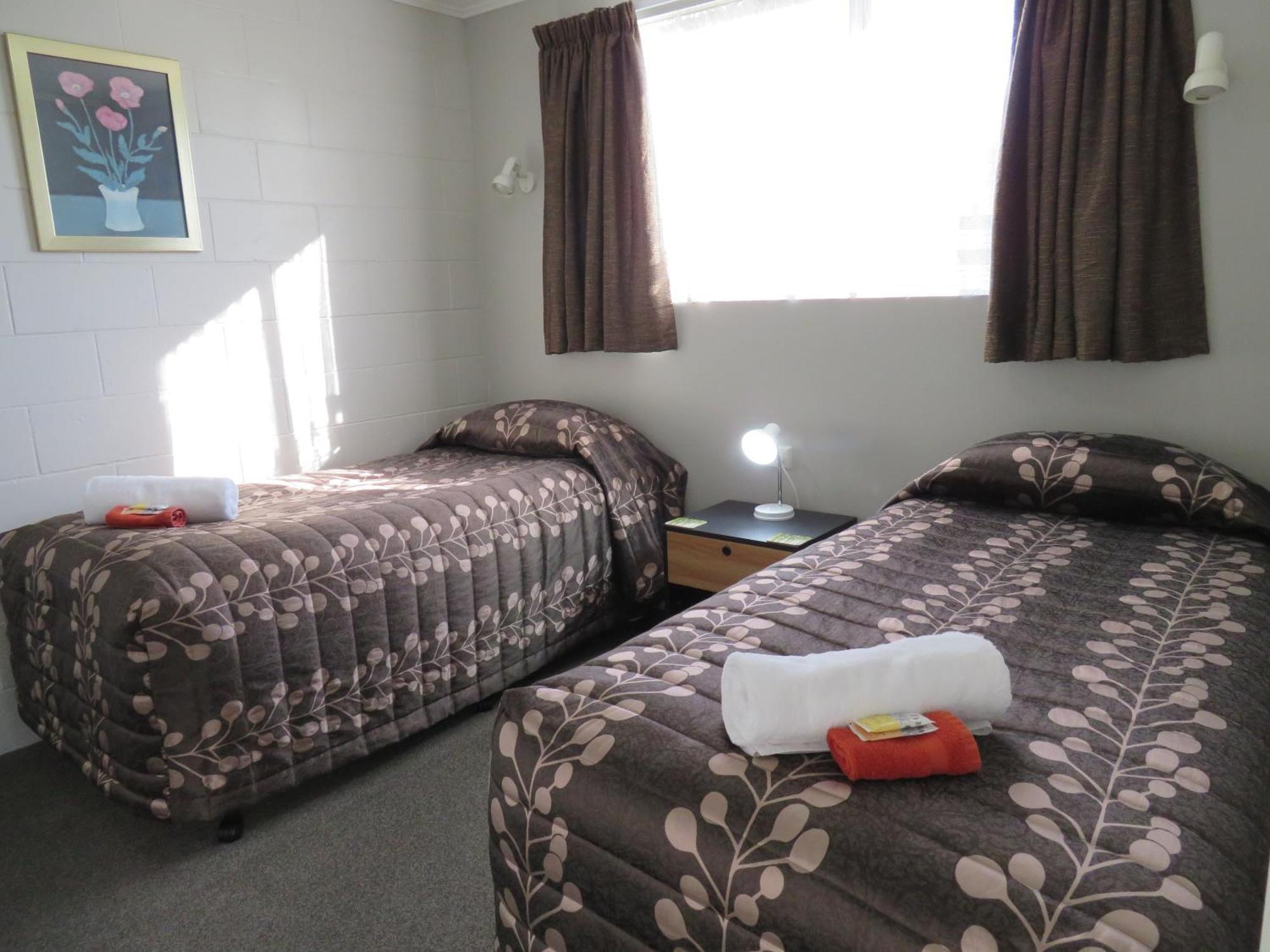 ביאנהיים Commodore Court Motel מראה חיצוני תמונה