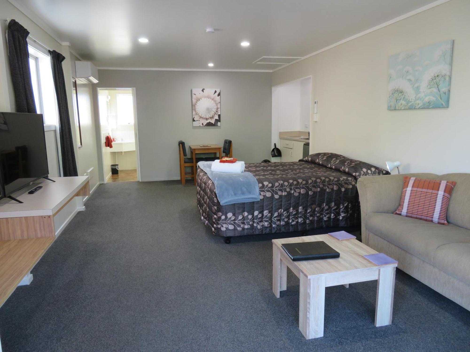 ביאנהיים Commodore Court Motel מראה חיצוני תמונה