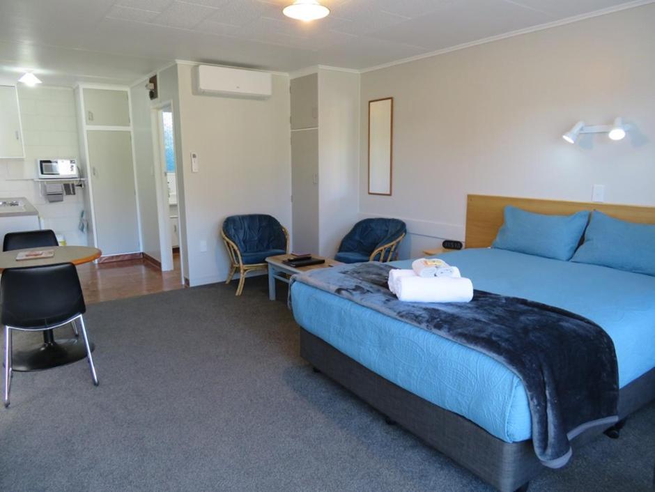 ביאנהיים Commodore Court Motel מראה חיצוני תמונה