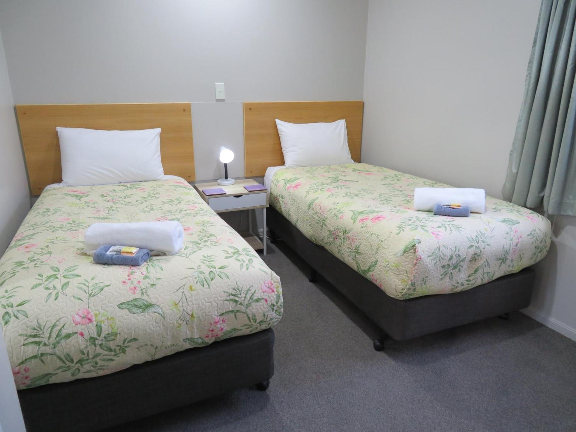ביאנהיים Commodore Court Motel מראה חיצוני תמונה