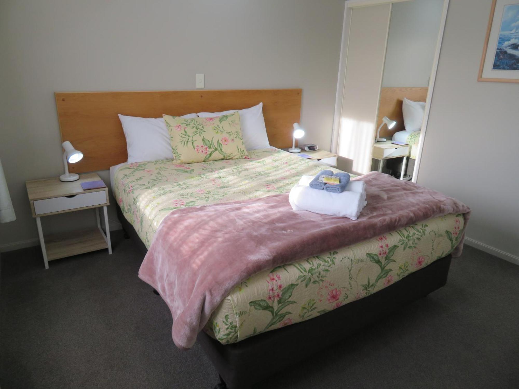 ביאנהיים Commodore Court Motel מראה חיצוני תמונה