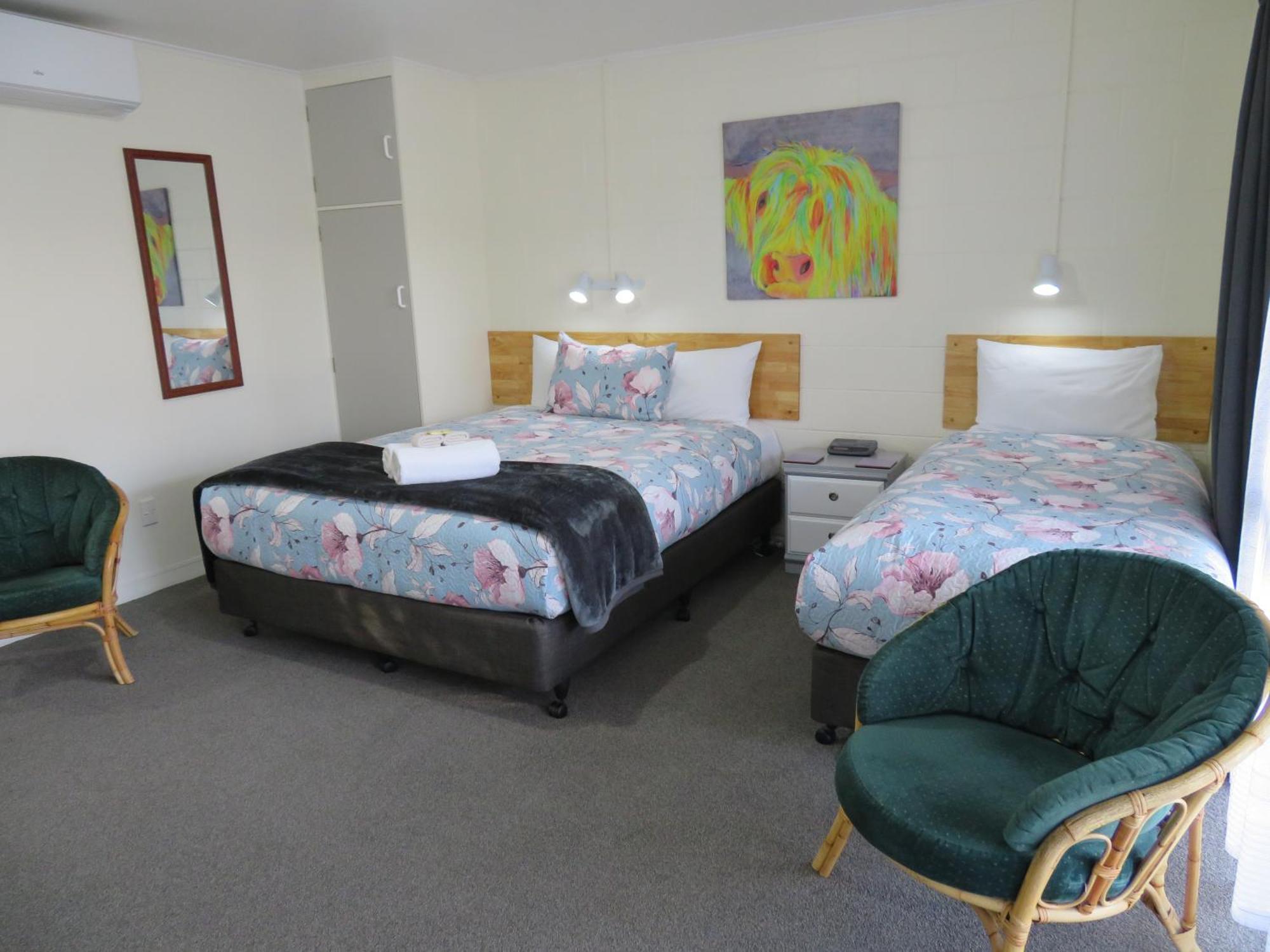 ביאנהיים Commodore Court Motel מראה חיצוני תמונה