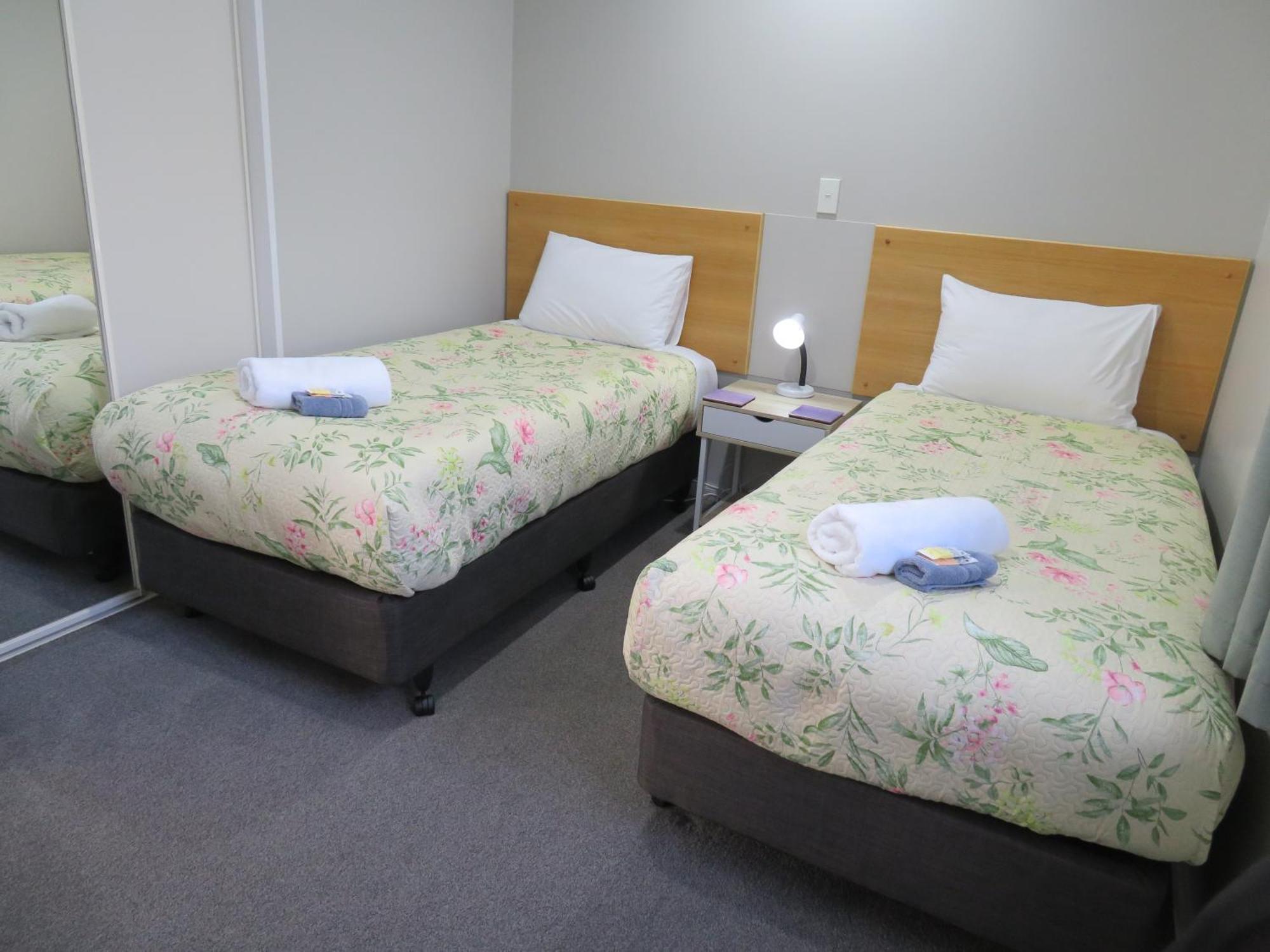 ביאנהיים Commodore Court Motel מראה חיצוני תמונה