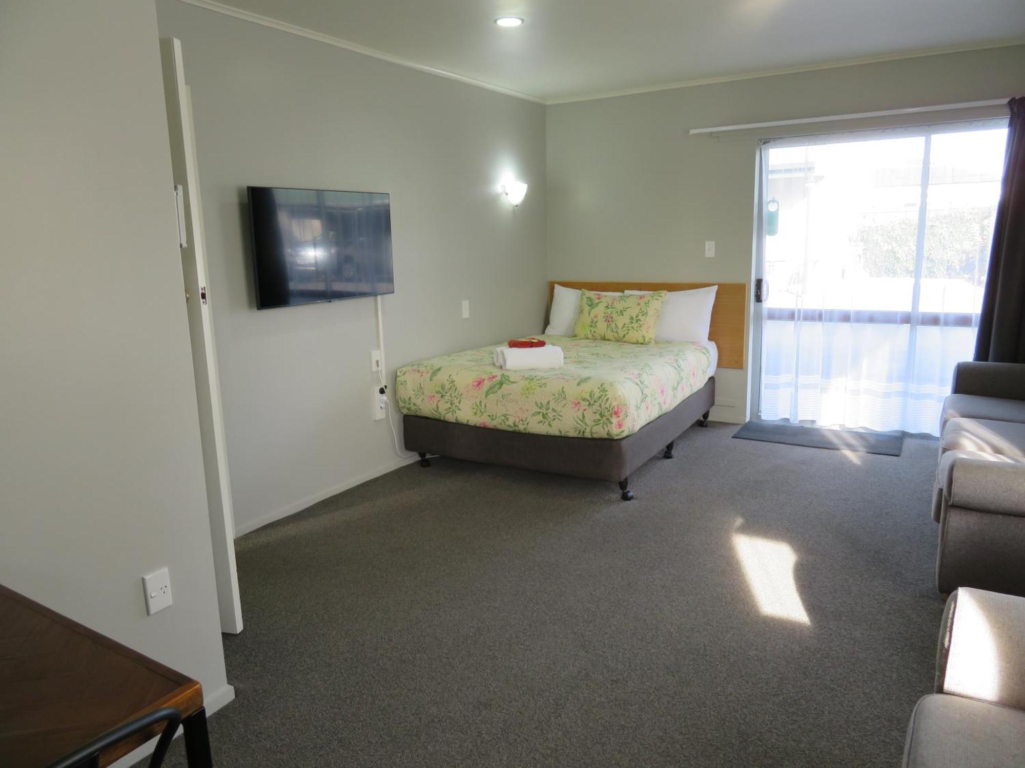 ביאנהיים Commodore Court Motel מראה חיצוני תמונה
