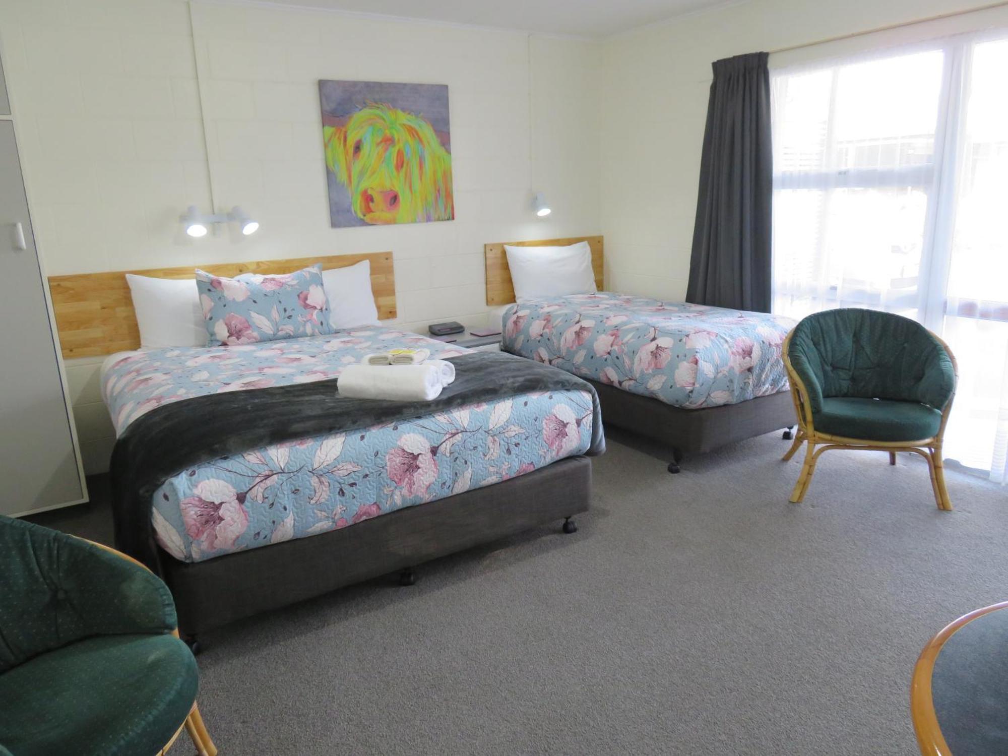 ביאנהיים Commodore Court Motel מראה חיצוני תמונה