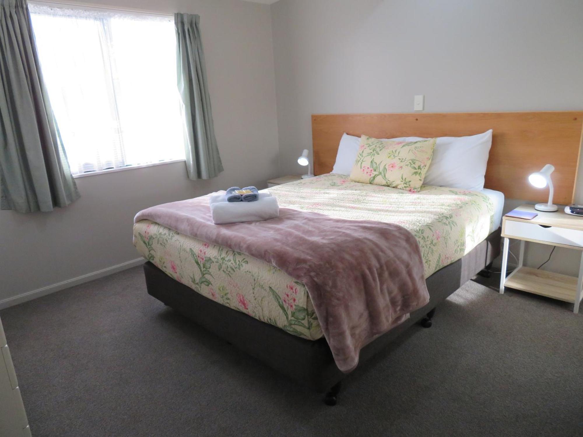 ביאנהיים Commodore Court Motel מראה חיצוני תמונה