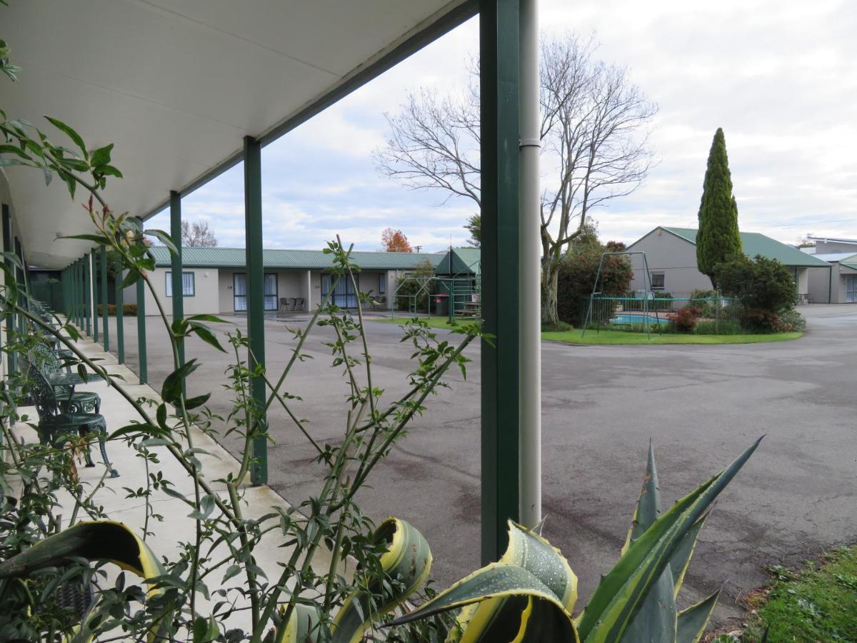 ביאנהיים Commodore Court Motel מראה חיצוני תמונה
