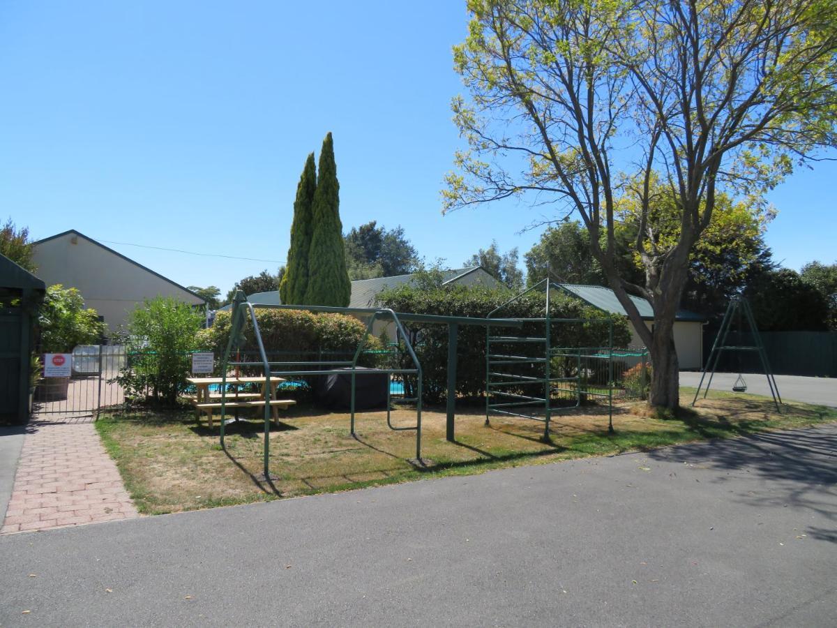 ביאנהיים Commodore Court Motel מראה חיצוני תמונה
